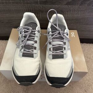 On cloud women’s cloud vista